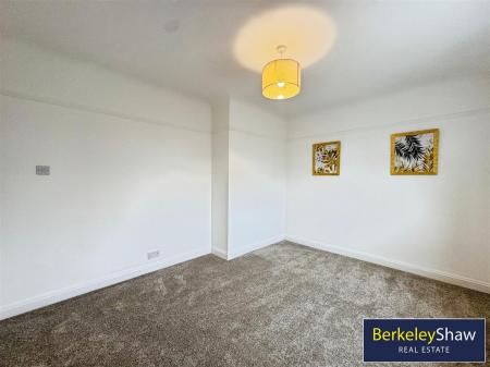 Bedroom 1 (2)