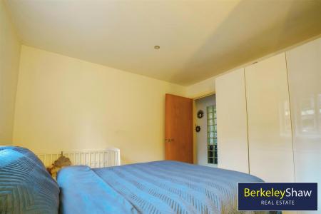 Bedroom 1 (2)