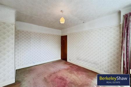 Bedroom 1 (2)