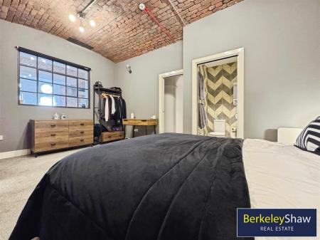 Master bedroom (3)