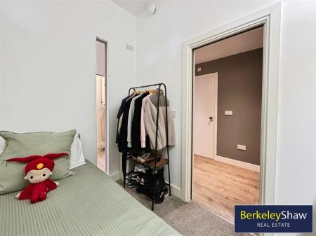 Bedroom 2 (2)
