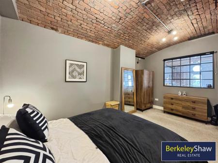 Master bedroom (2)