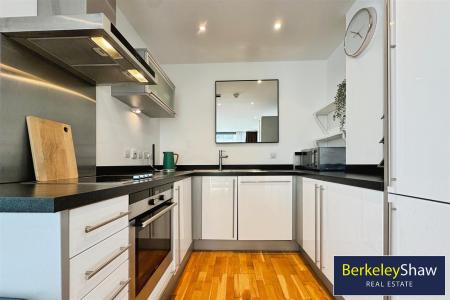 Open plan kitchen diner/living area (3)