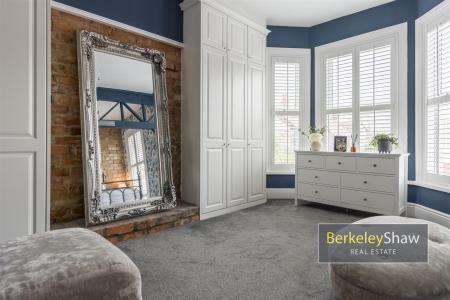 Bedroom 1 (2)