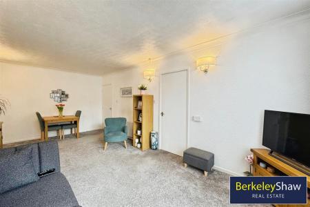 Living/dining room (3)