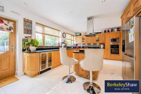 Kitchen diner/family room (3)