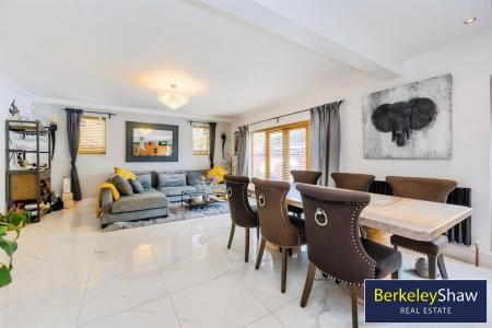 Kitchen diner/family room