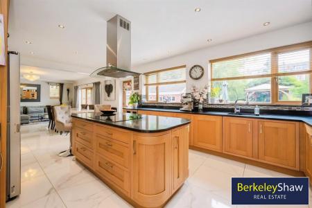 Kitchen diner/family room (2)