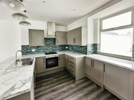 Open Plan Lounge / Kitchen