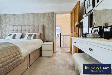 Master bedroom (3)