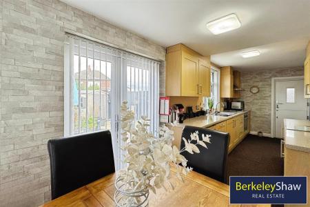 Dining area to kitchen