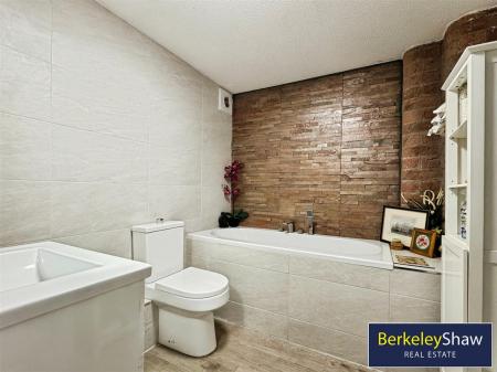 En-suite bathroom
