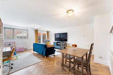 Lakeside View-Living room (3)