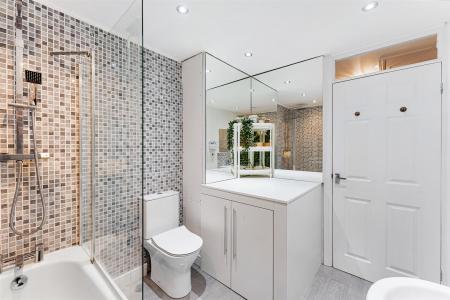 Lakeside View-Bathroom