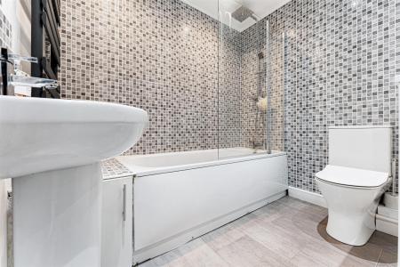 Lakeside View-Bathroom (2)