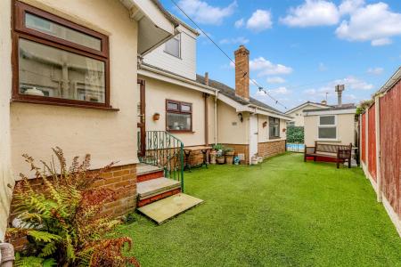 Margaret Road - Rear garden (2)