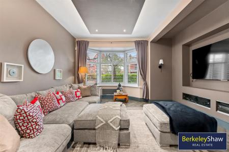 Snug Lounge/Cinema Room