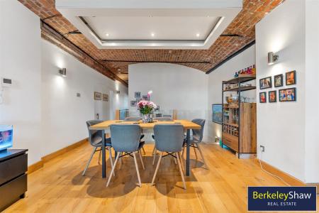 Living room/dining area (5)