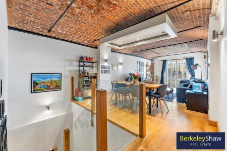 Living room/dining area