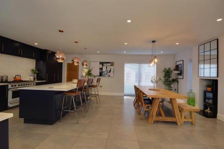 Open Plan Kitchen/Dining