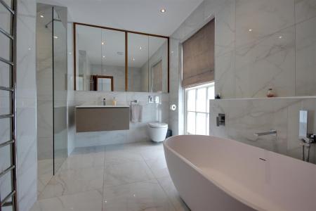 En-suite Bath/Shower Room