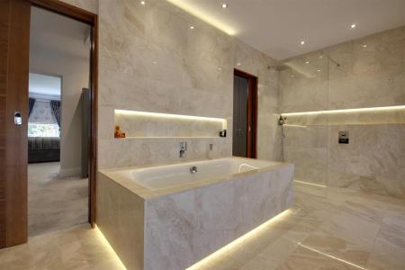 En-suite Bath/Shower Room