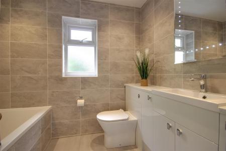 En-Suite Bathroom