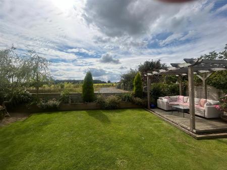 Patio, Pergola & Views!