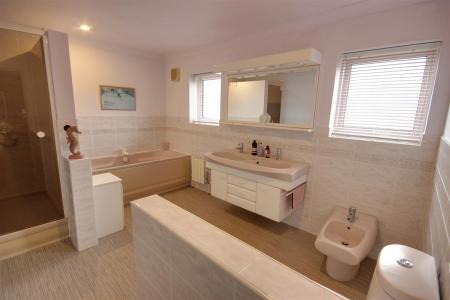 En-Suite Bathroom