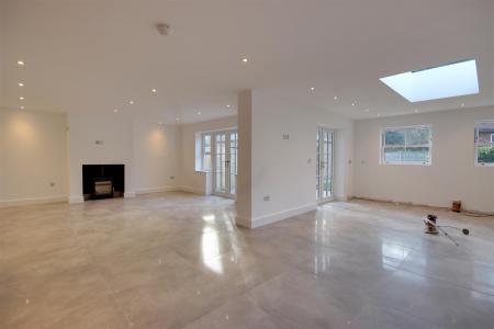 Open Plan Kitchen/Day/Dining Area