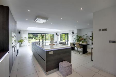 Open Plan Living/Dining Kitchen