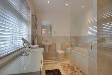 En-suite Bath/Shower Room