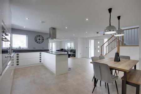 Kitchen/Dining Area