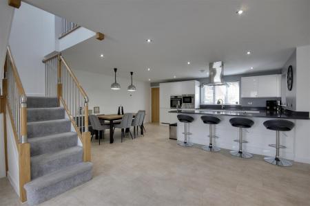 Kitchen/Dining Area