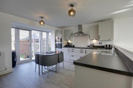 Kitchen/Dining Area