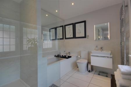 En-suite Bath/Shower Room