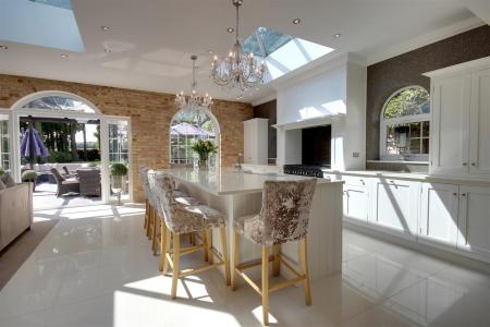 Open-plan Living Kitchen with Dining Area