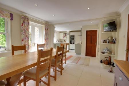 Open-plan Dining Kitchen