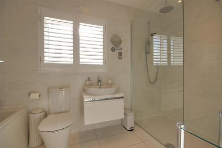 En-suite Bath/Shower Room