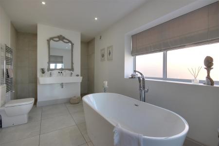 En-suite Bath/Shower Room