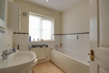 En-suite Bath/Shower Room