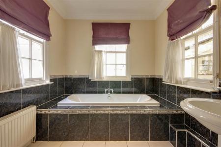 En-suite Bath/Shower Room
