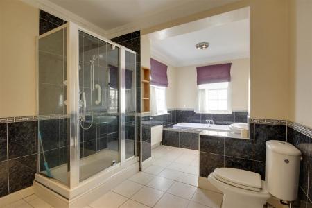 En-suite Bath/Shower Room