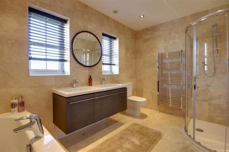 En-Suite Bathroom