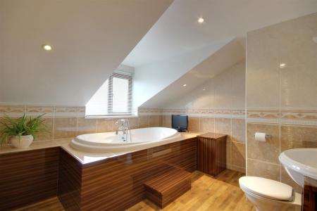 En-suite Bath/Shower Room