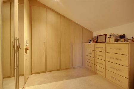 Walk in  wardrobe