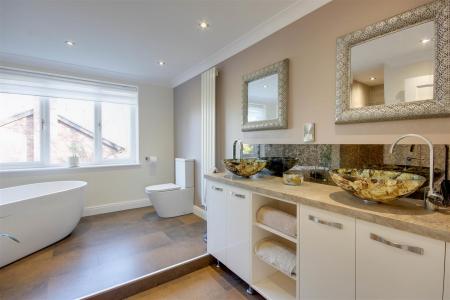 En-Suite Bathroom