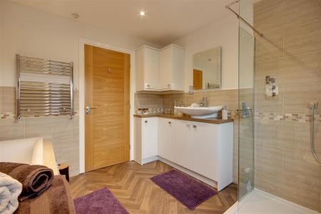En-suite Bath/Shower Room