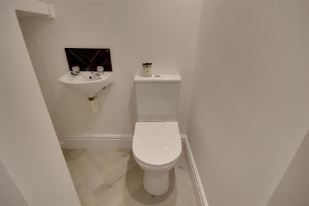 En-suite Cloak Room