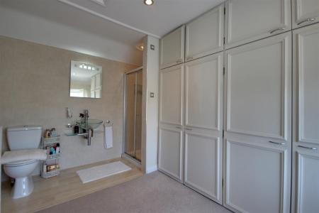 Dressing/En-suite